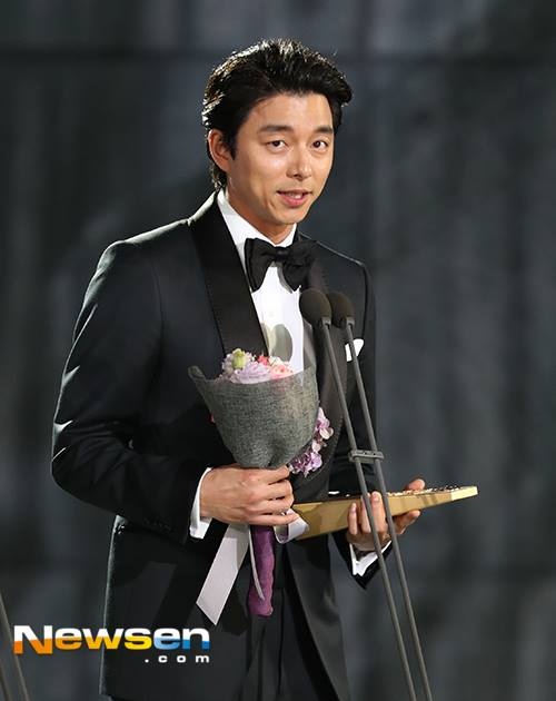 Gong Yoo tại Baeksang Art Awards 2017 ảnh 1 Gong Yoo tai Baeksang Art Awards 2017 anh 1