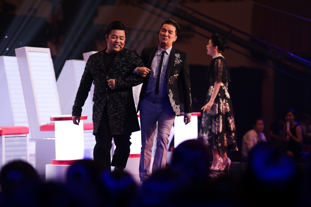 Quang Le buc boi khi thay Ngoc Son ‘ep’ thi sinh anh 5