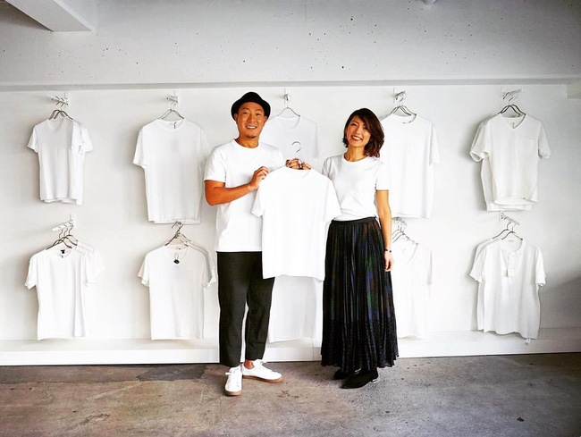 cua hang chi ban ao phong trang anh 3