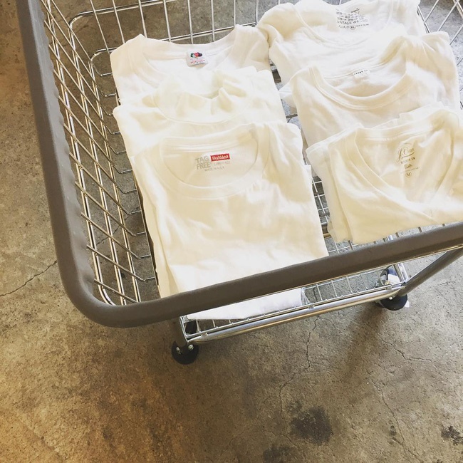 cua hang chi ban ao phong trang anh 2