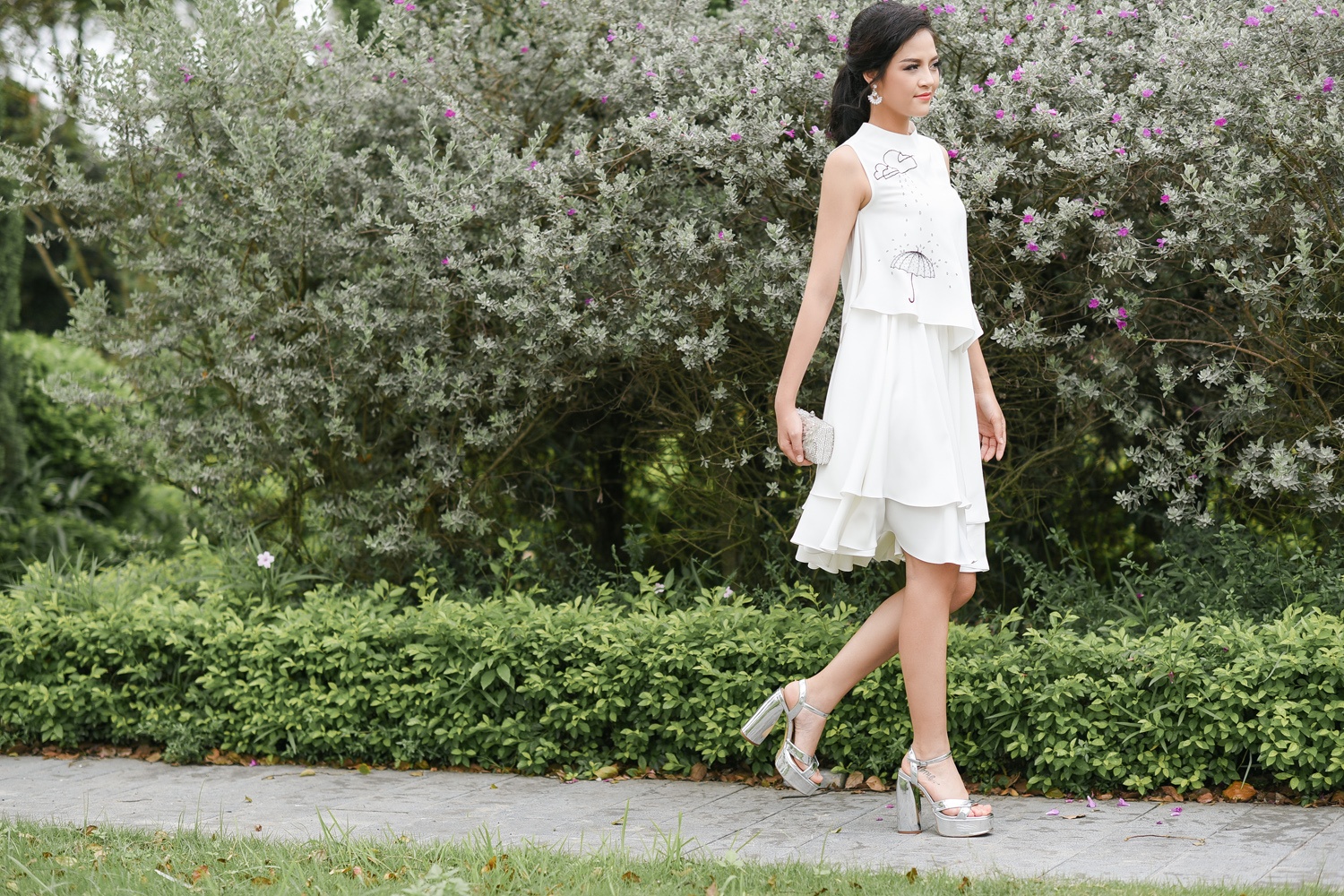 Thu Quynh Song chung voi me chong chup anh thoi trang anh 1