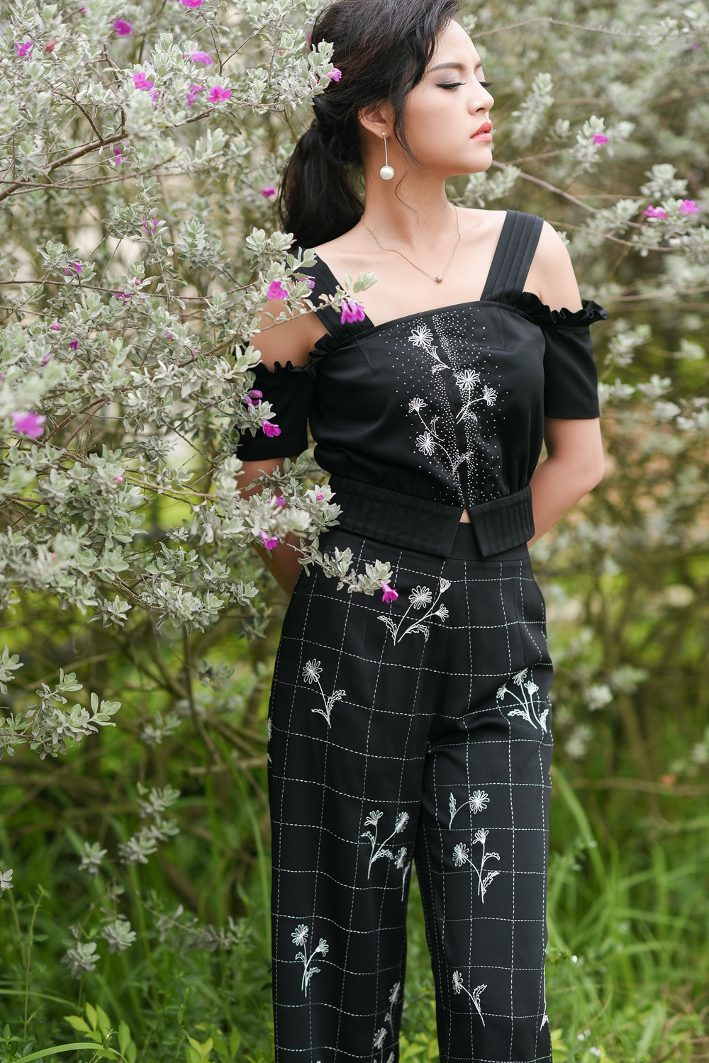 Thu Quynh Song chung voi me chong chup anh thoi trang anh 5