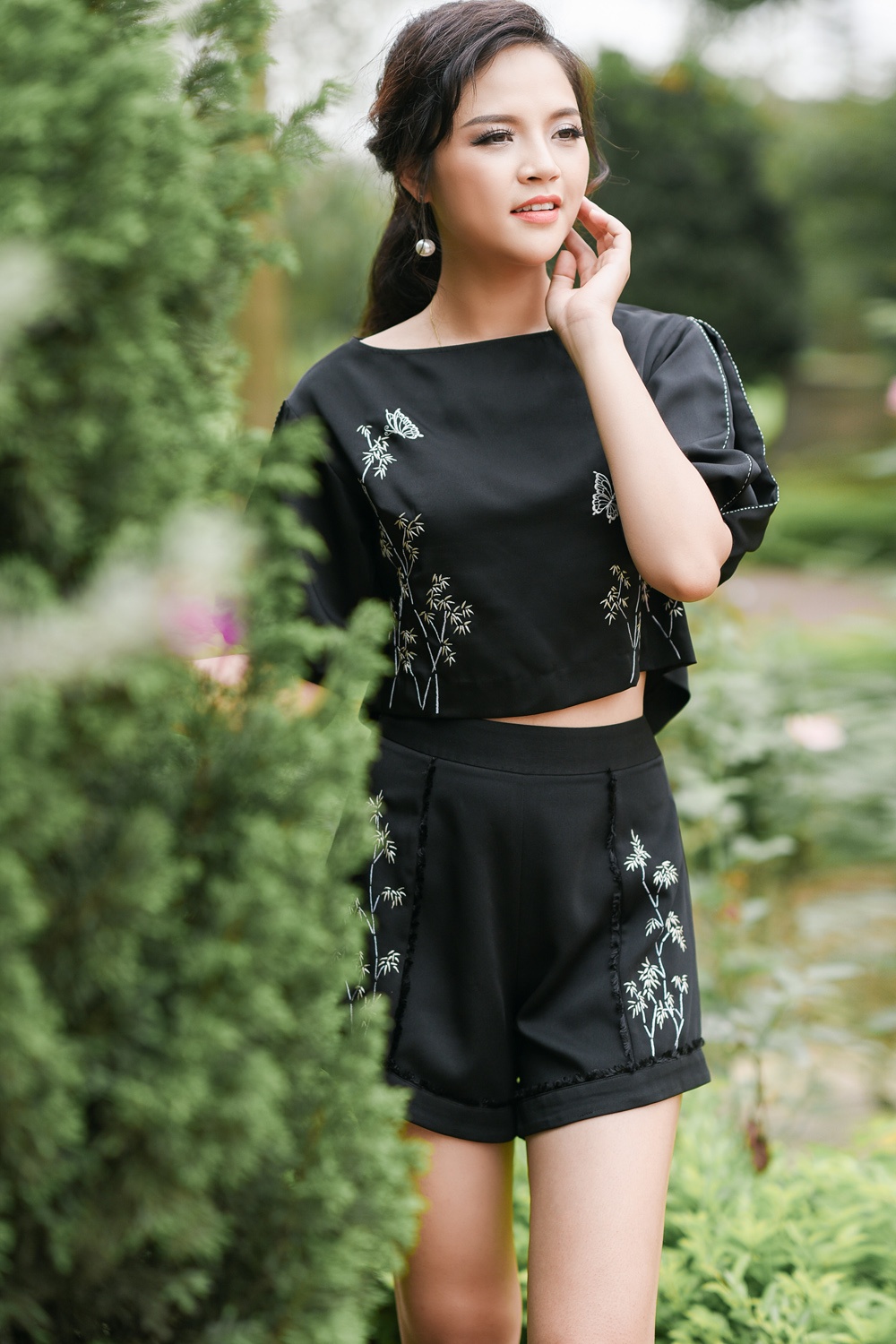 Thu Quynh Song chung voi me chong chup anh thoi trang anh 7