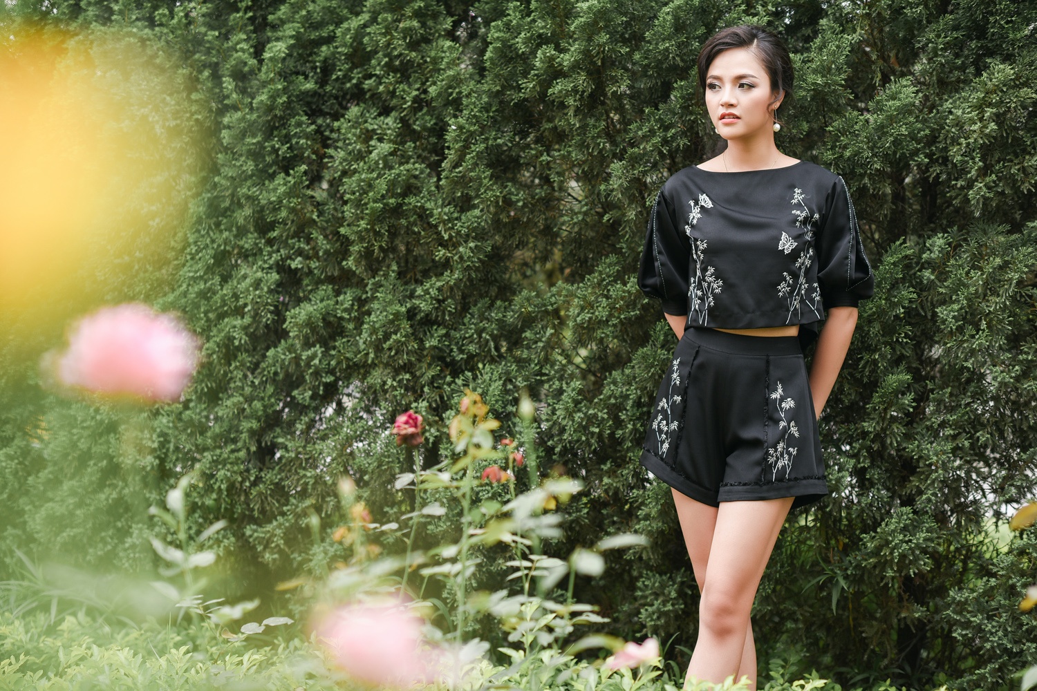 Thu Quynh Song chung voi me chong chup anh thoi trang anh 8