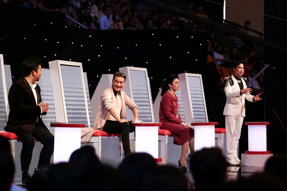 Hoc tro Quang Le quen loi anh 1