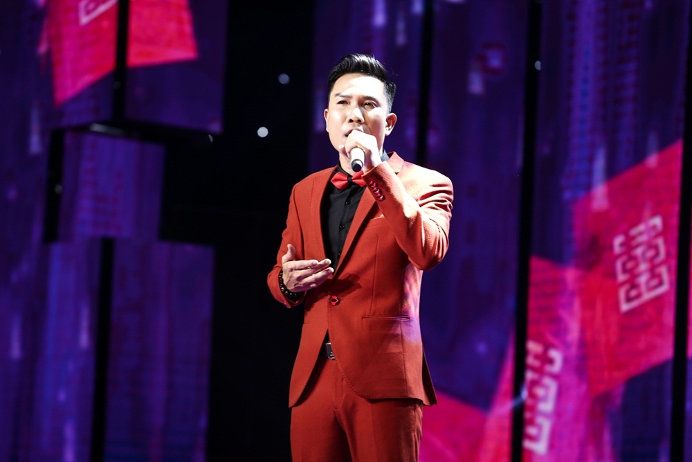 Hoc tro Quang Le quen loi khi bieu dien tren song truyen hinh hinh anh