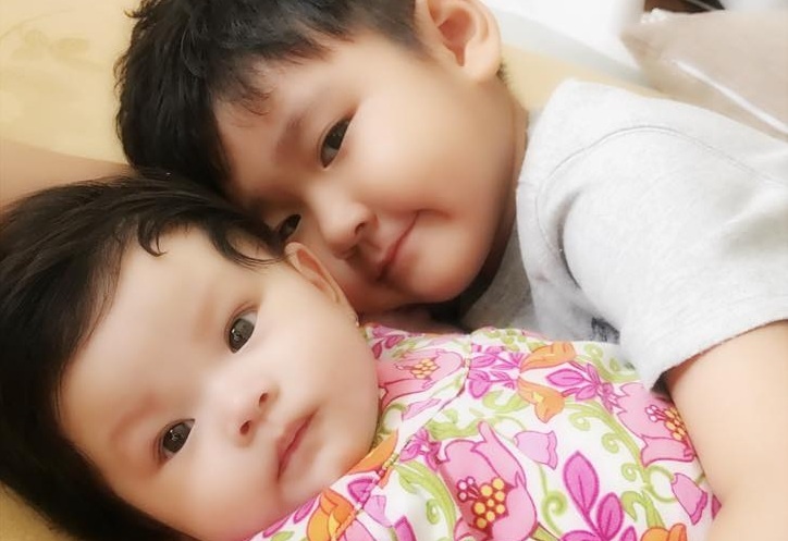 Hai Bang khoe anh con trai rieng cua Thanh Dat cham em gai hinh anh