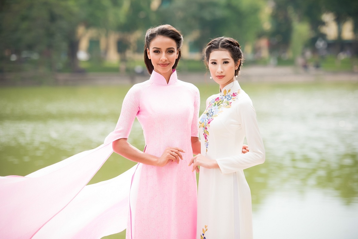 Hoa hậu Pháp dạo Hồ Gươm ảnh 4 Hoa hau Phap dao Ho Guom anh 4