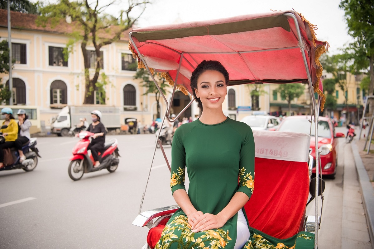 Hoa hậu Pháp dạo Hồ Gươm ảnh 9 Hoa hau Phap dao Ho Guom anh 9