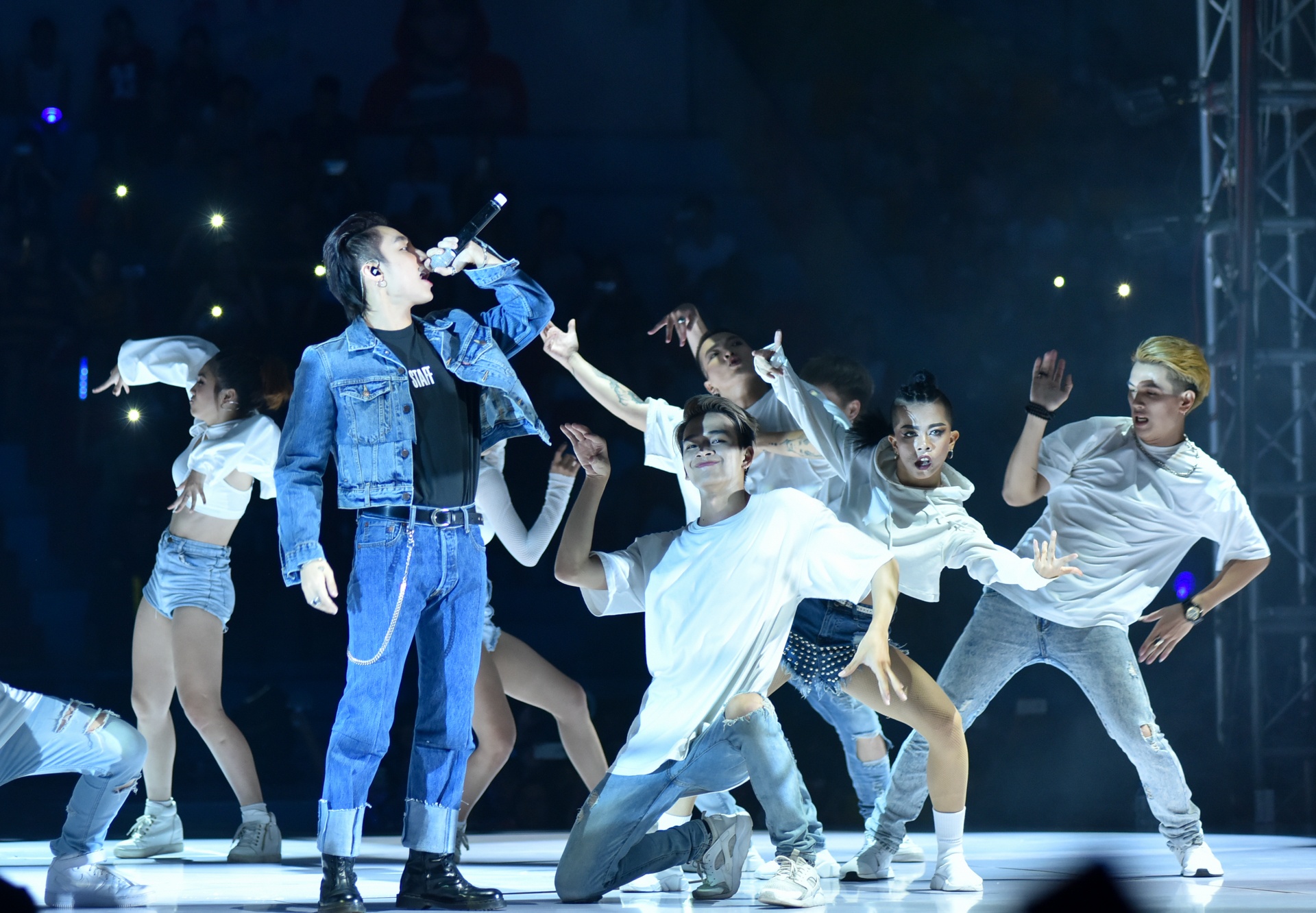 hang dai fan xep hang cho son tung anh 8