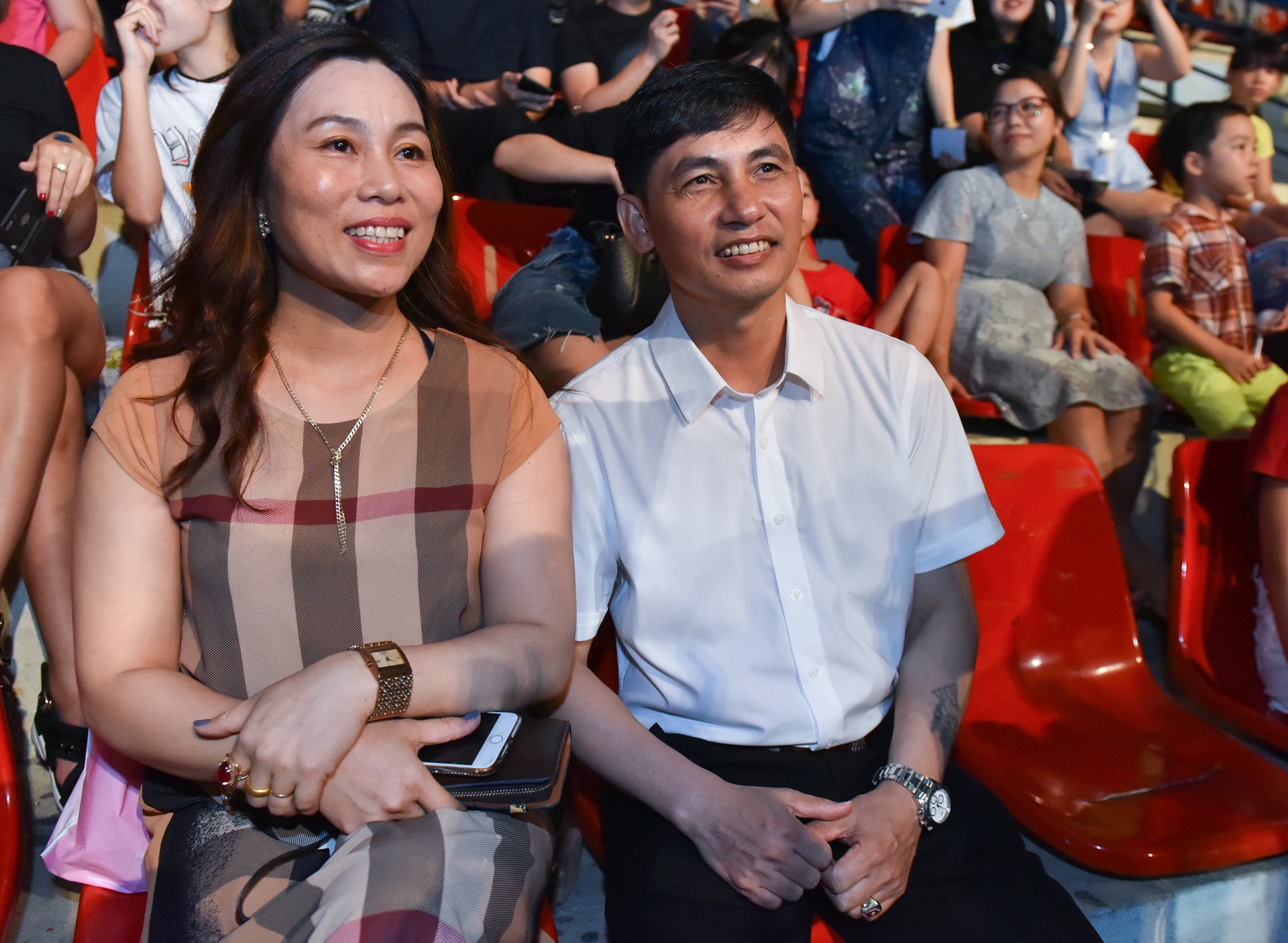 hang dai fan xep hang cho son tung anh 5