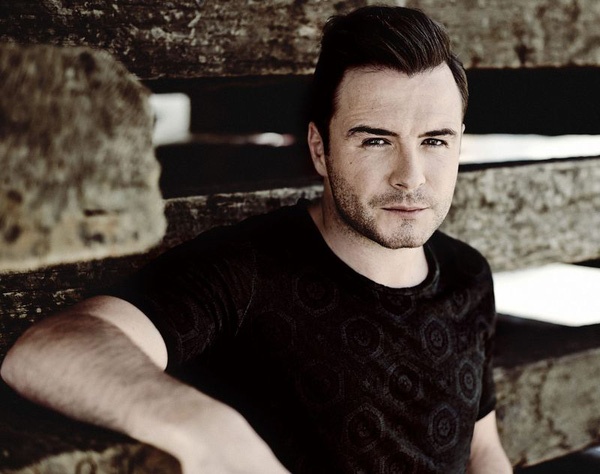 Shane Filan gui loi chao fan Viet hinh anh