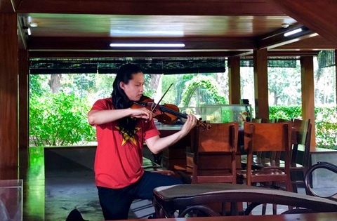 'Nhu co Bac trong ngay vui dai thang' duoc lam moi hinh anh