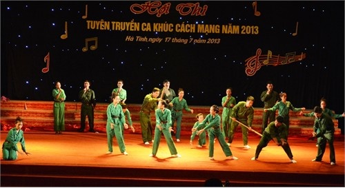 cấp phép 300 bài nhạc đỏ ảnh 1 cap phep 300 bai nhac do anh 1