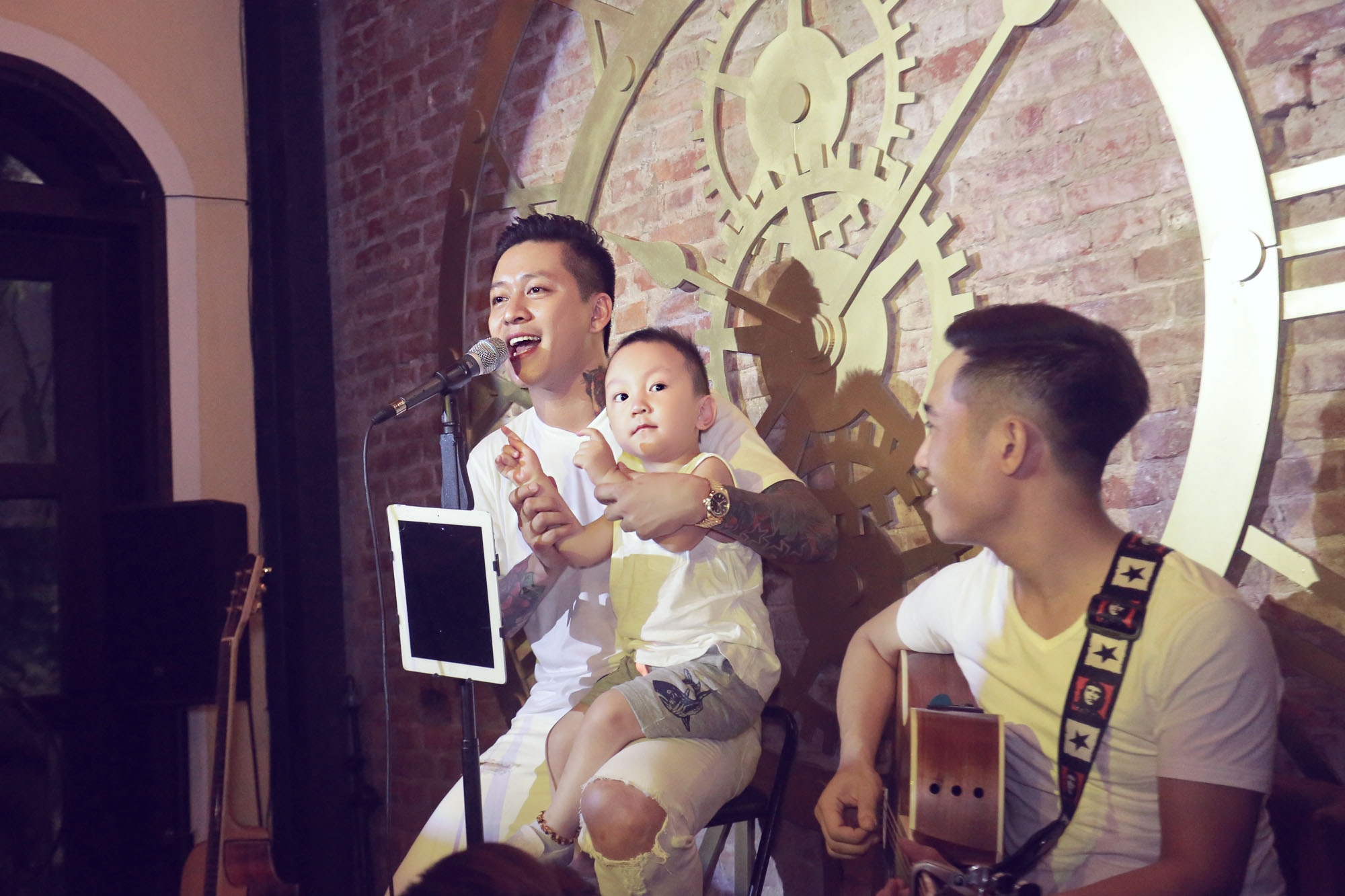 Tuấn Hưng mừng sinh nhật vợ ảnh 2 Tuan Hung mung sinh nhat vo anh 2