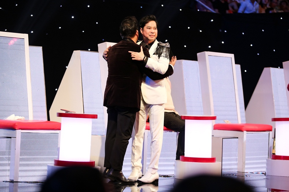 Ngoc son khoc o Than tuong bolero anh 1