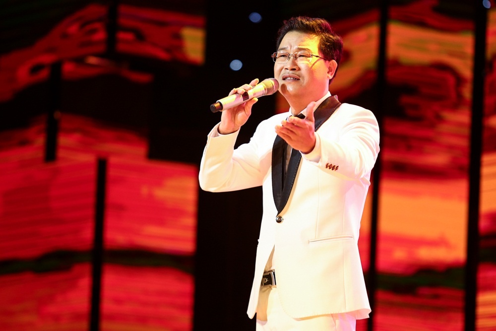 Ngoc son khoc o Than tuong bolero anh 2