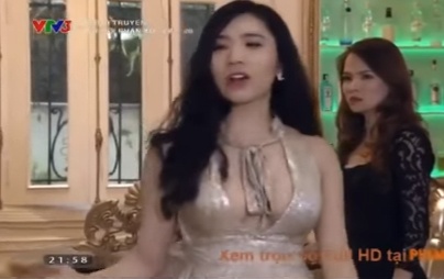 Ban gai Quang Le bi chu y vi trang phuc trong 'Nguoi phan xu' hinh anh