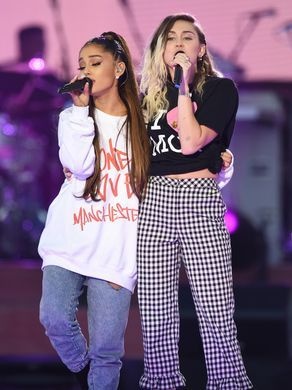 Ariana Grande tuong nho nan nhan anh 1