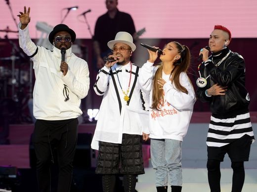 Ariana Grande cung loat sao hat tuong nho nan nhan khung bo Manchester hinh anh