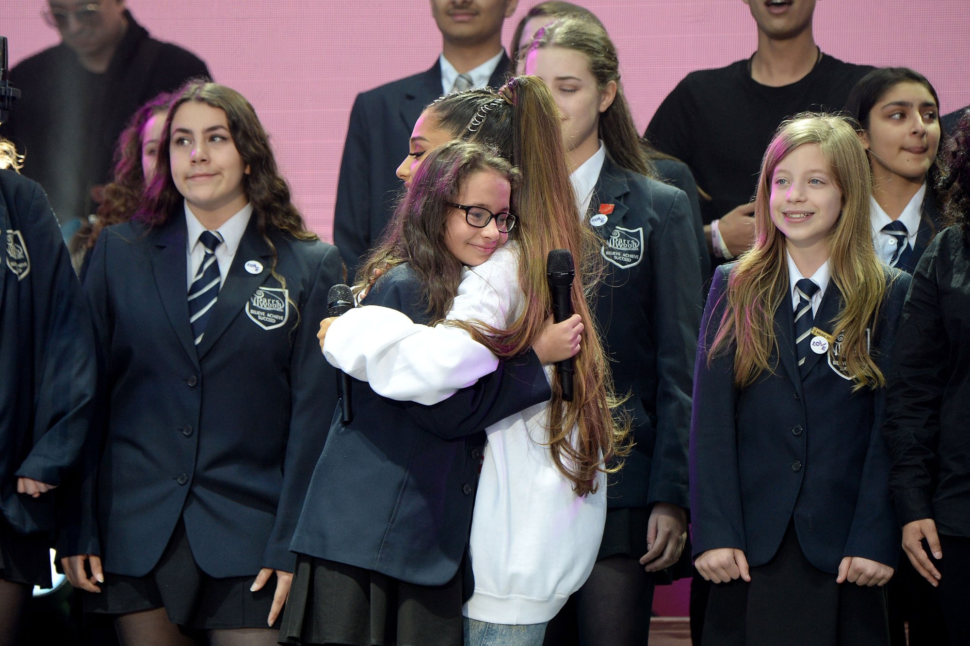 Justin Bieber bat khoc anh 1