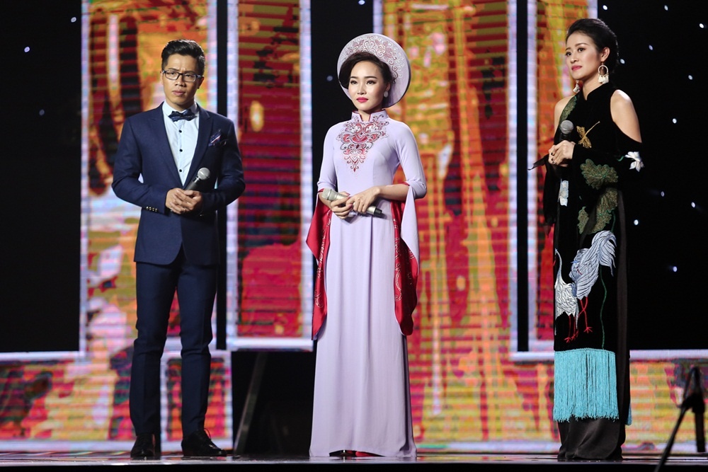 Dam Vinh Hung nam tren san khau anh 6