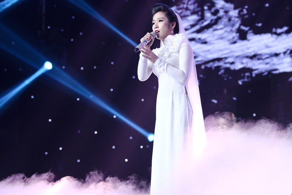 Dam Vinh Hung nam tren san khau anh 7