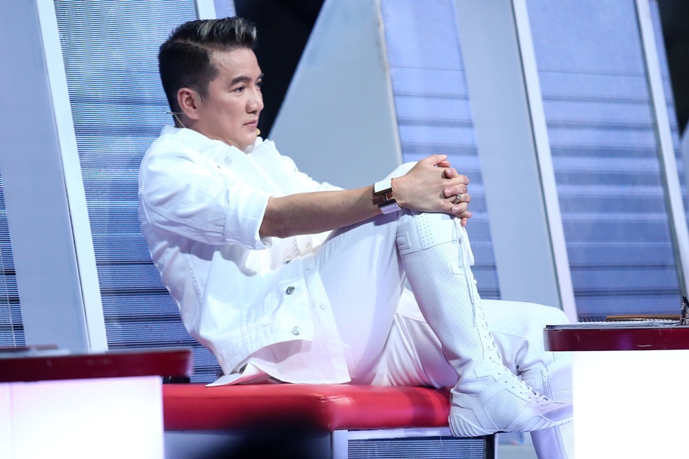 Than tuong Bolero gay tranh cai vi nhieu tiet muc 'tham hoa' hinh anh