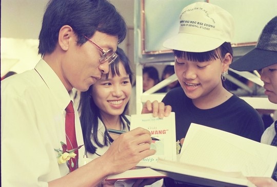 Lai Van Sam nghi huu anh 2