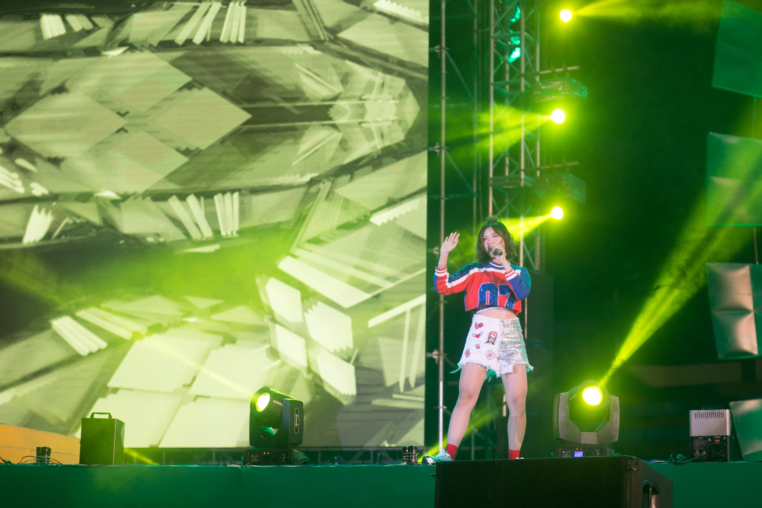 Huyen My co vu Son Tung anh 11