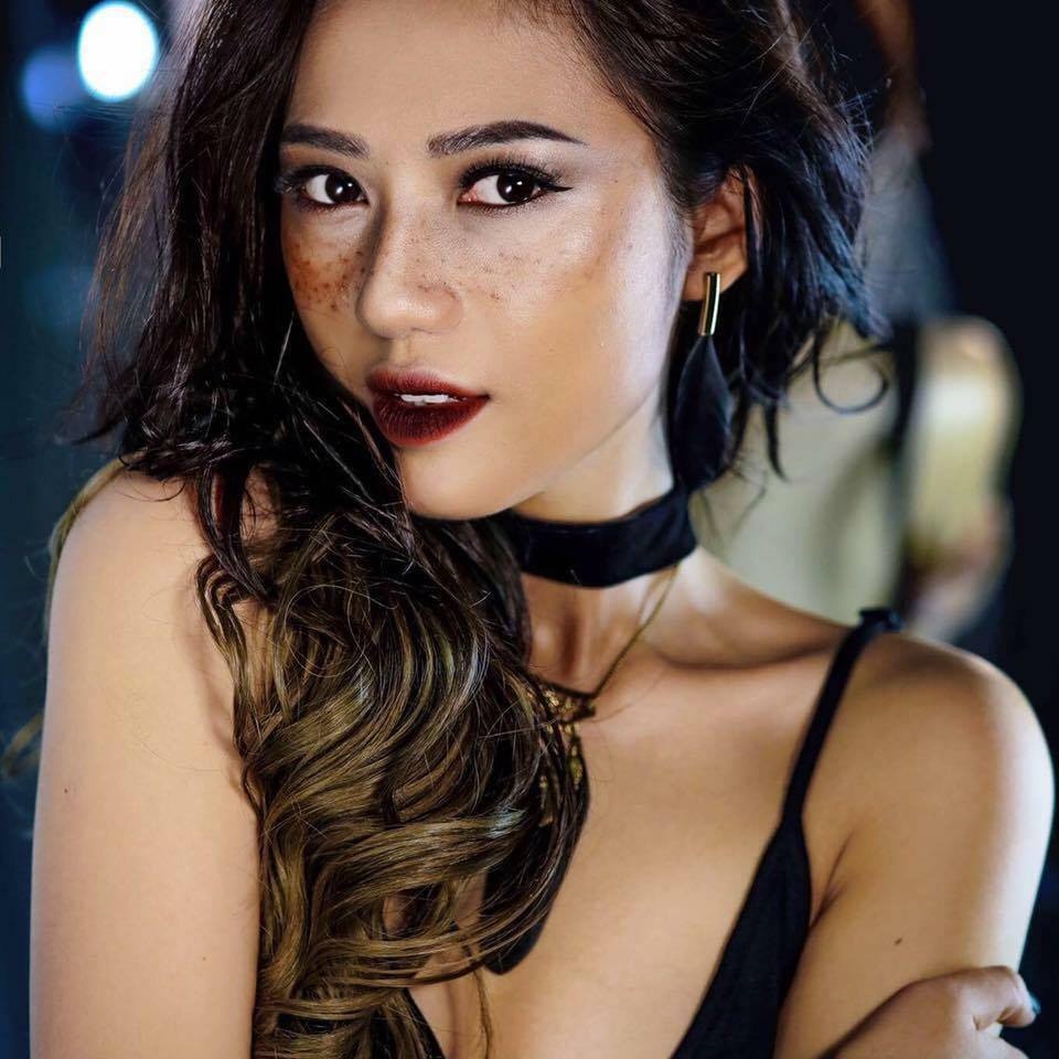 Trang cherry song chung voi me chong anh 2