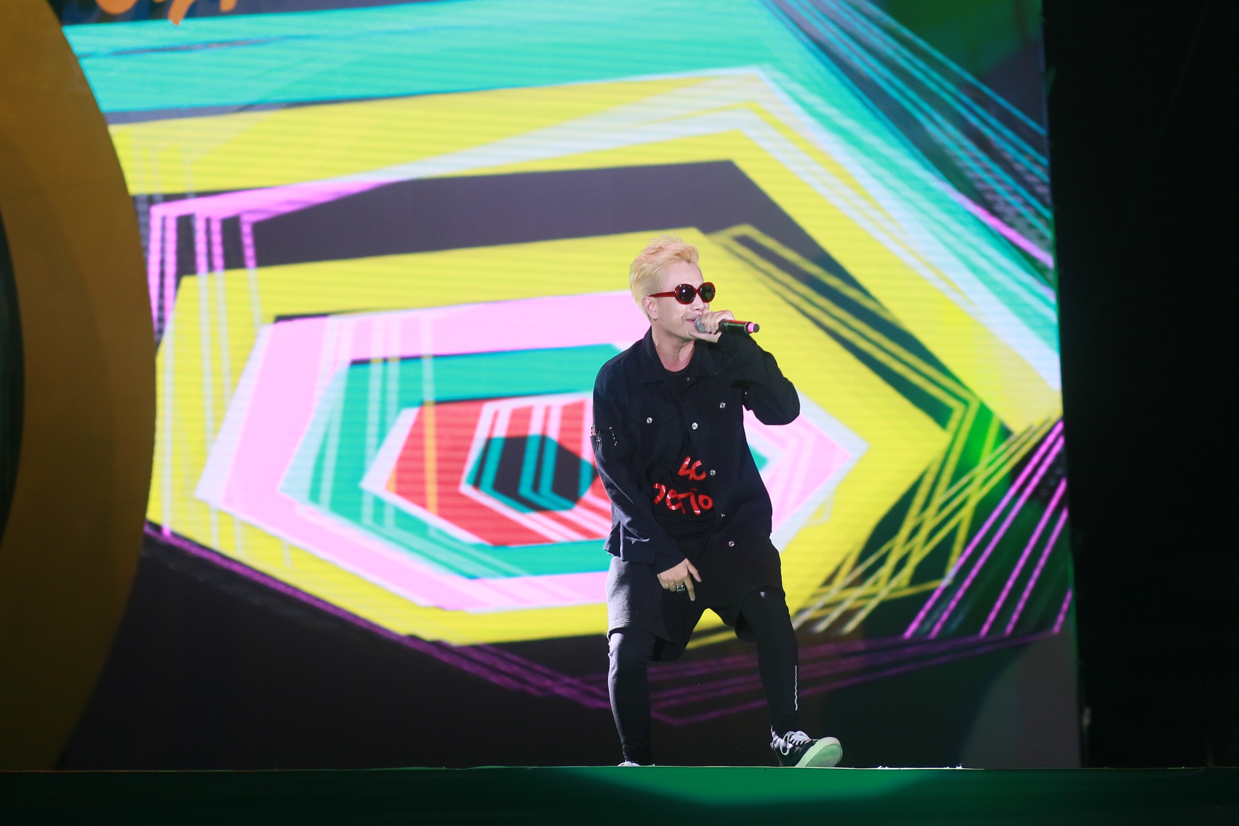 Huyen My co vu Son Tung anh 9