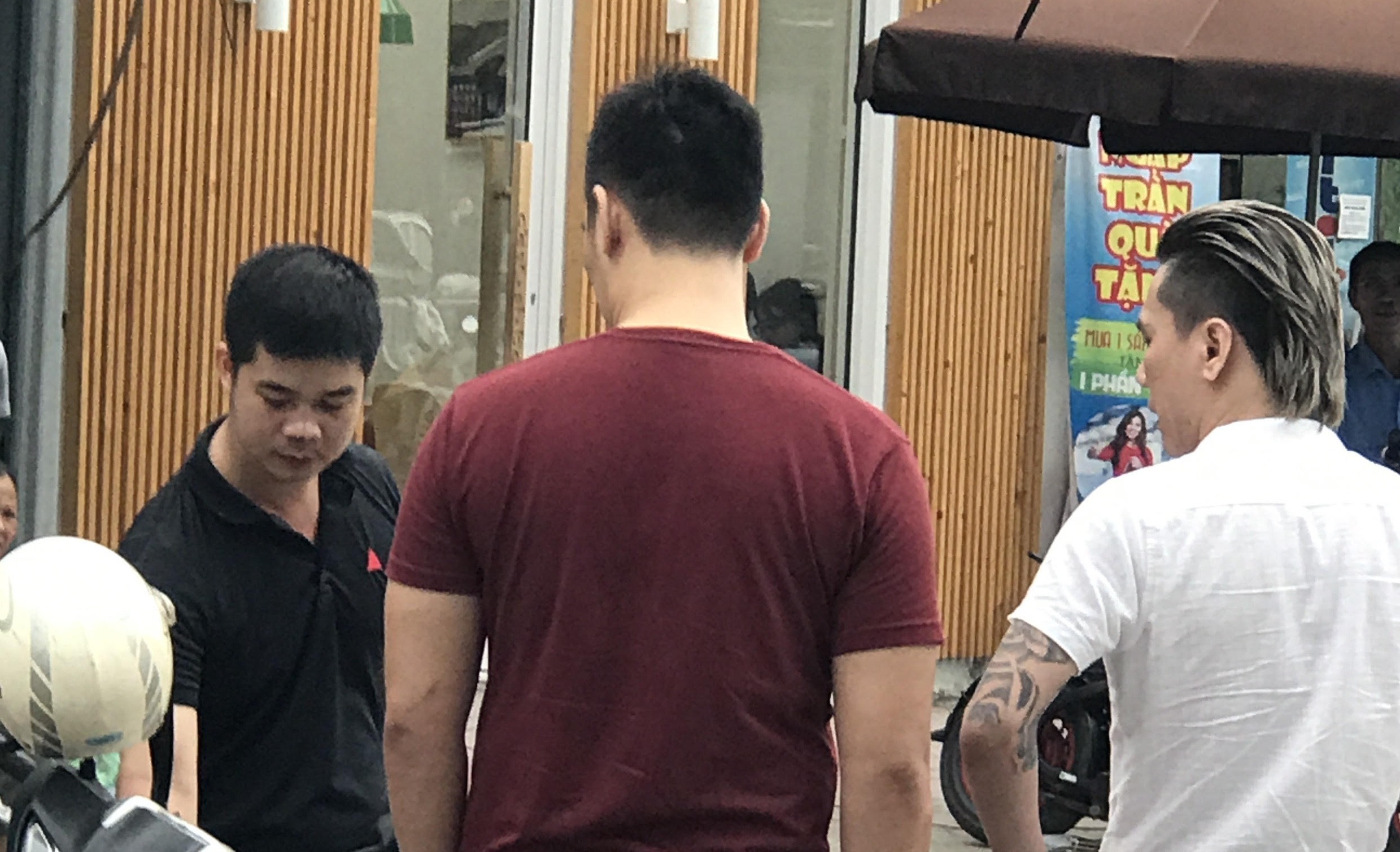 Ca si hoi cho Chau Viet Cuong giai thich viec danh nguoi tren duong hinh anh