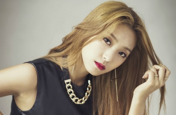 Hau Sistar tan ra, Bora xac nhan hen ho nam ca si kem tuoi hinh anh