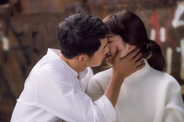 Yeu nhau, cap Song Hye Kyo - Song Joong Ki giau co co nao? hinh anh