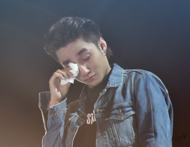 Son Tung bat khoc truoc tinh cam cua nguoi ham mo hinh anh