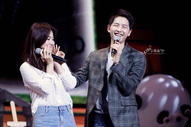 Song Joong Ki, Song Hye Kyo to chuc tiec dinh hon lang man hinh anh