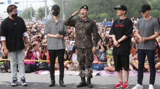 Eunhyuk xuất ngũ ảnh 1 Eunhyuk xuat ngu anh 1