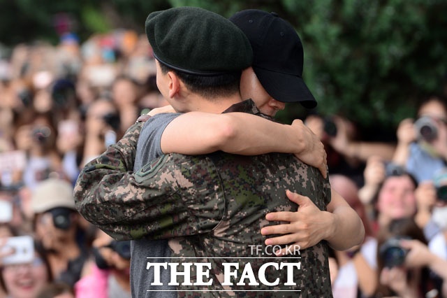 Eunhyuk xuất ngũ ảnh 2 Eunhyuk xuat ngu anh 2