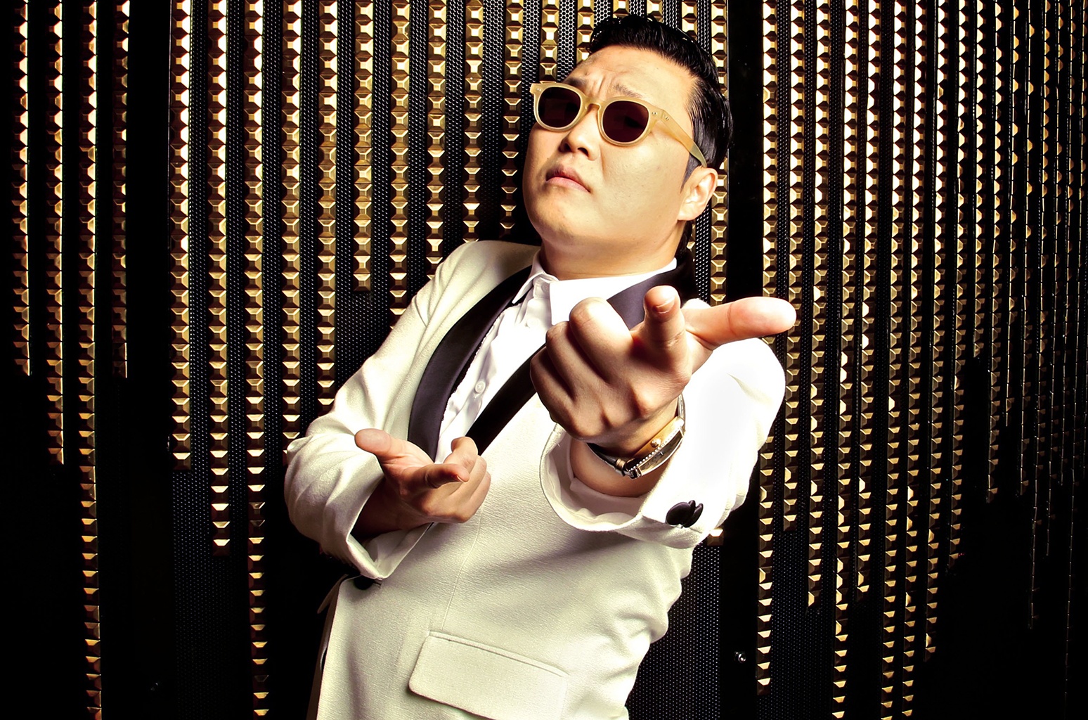 Chu nhan 'Gangnam Style' dung tieng Viet trong MV moi hinh anh