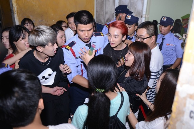 Fan cuong: Noi khiep so cua ca si Viet hinh anh