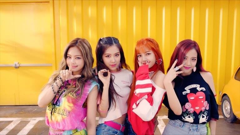 Kpop dau nam 2017: Than tuong nam ‘lep ve’ dong nghiep nu hinh anh