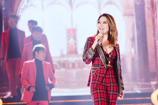 My Tam choi dan hat ca khuc moi sau tranh cai dao nhac hinh anh