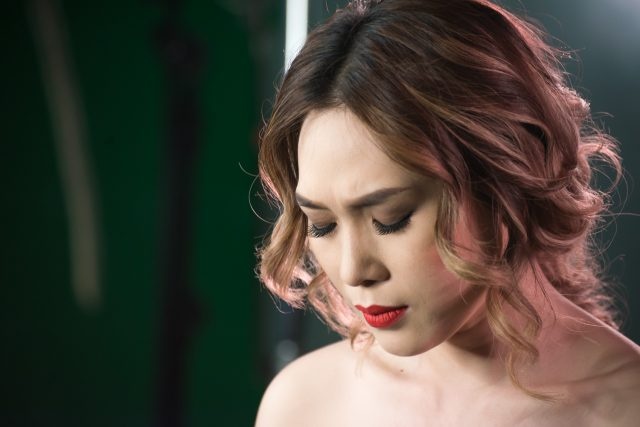Nghich ly Vpop: Cang soi dong cang nhieu nghi an dao nhai hinh anh
