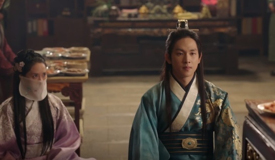 'Khi nha vua yeu': Si Wan bi trung phat vi bao ve Yoona hinh anh