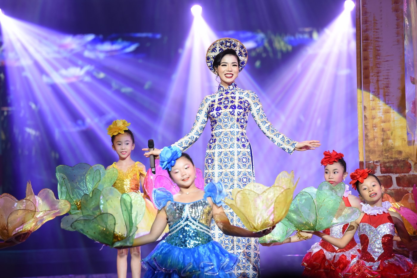 dem nhac cua Le Quyen anh 2