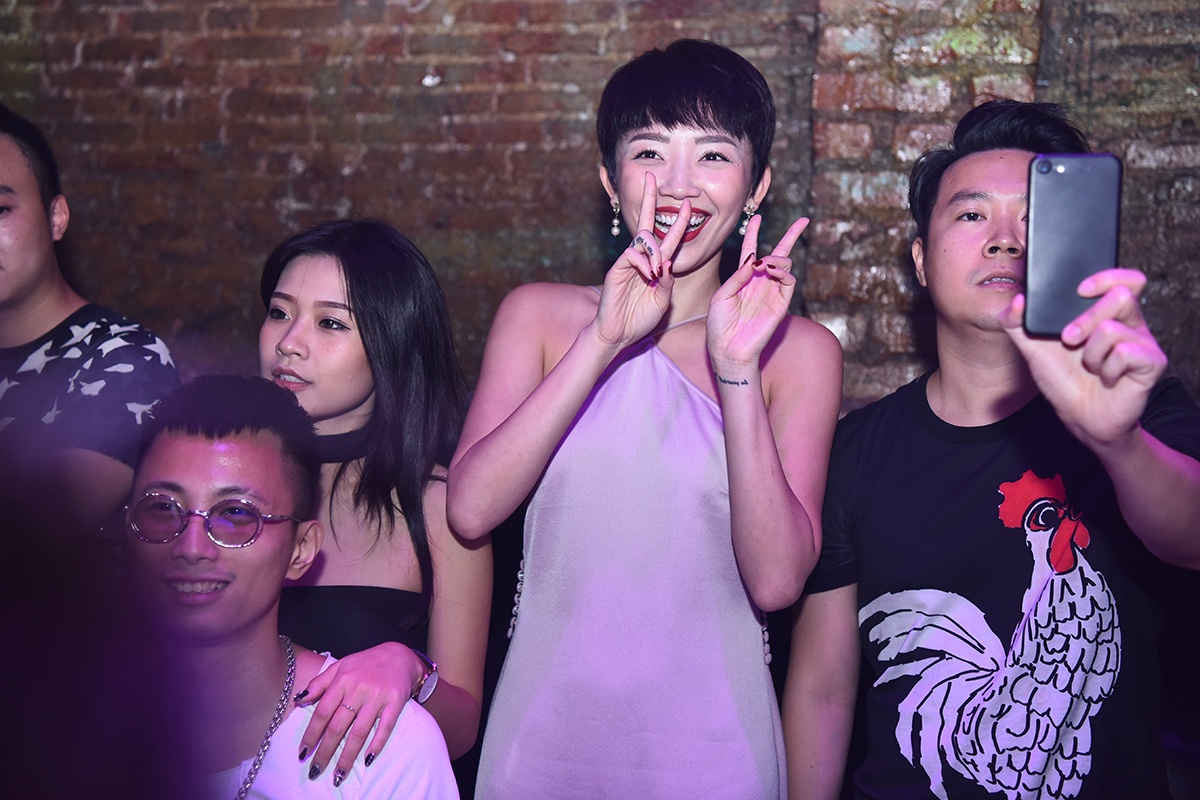 Toc Tien toi ung ho Hoang Touliver sau tin chia tay hinh anh