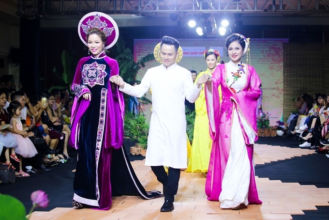 Viet Trinh mac ao dai anh 3