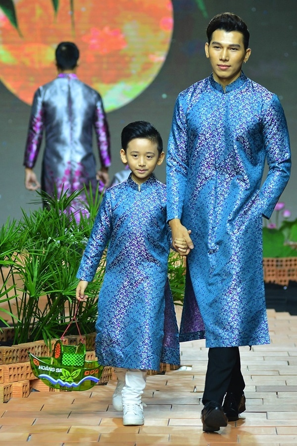 Viet Trinh mac ao dai anh 6