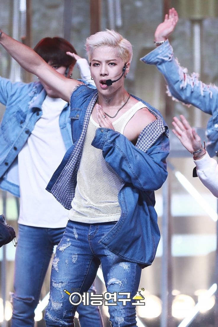 Sao Han mac double denim anh 9